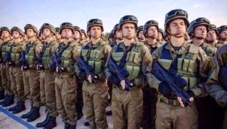 Với thiết kế bullup làm cho TAR-21 nhìn như một khẩu súng cabin nhưng lại mang sức mạnh của một khẩu súng trường hiện đại. Việc trang bị súng trường tấn công TAR-21 sẽ giúp cho binh sĩ quân chính phủ Ukraine tự tin hơn khi giao chiến với lực lượng ly khai.