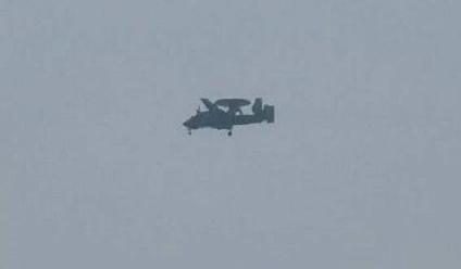 KJ-600 được trang bị radar quét mảng pha điện tử chủ động (AESA) cỡ lớn được quảng bá là giúp máy bay phát hiện tiêm kích tàng hình như F-22 và F-35 của Mỹ.