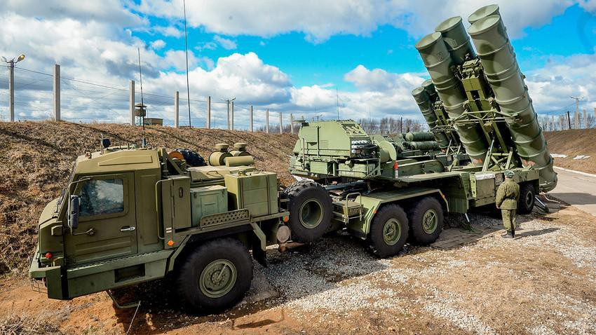 S-400 sẽ đóng vai trò xương sống của hệ thống tên lửa phòng không của Nga cho tới khi hệ thống phòng không S-500 hoàn thiện.