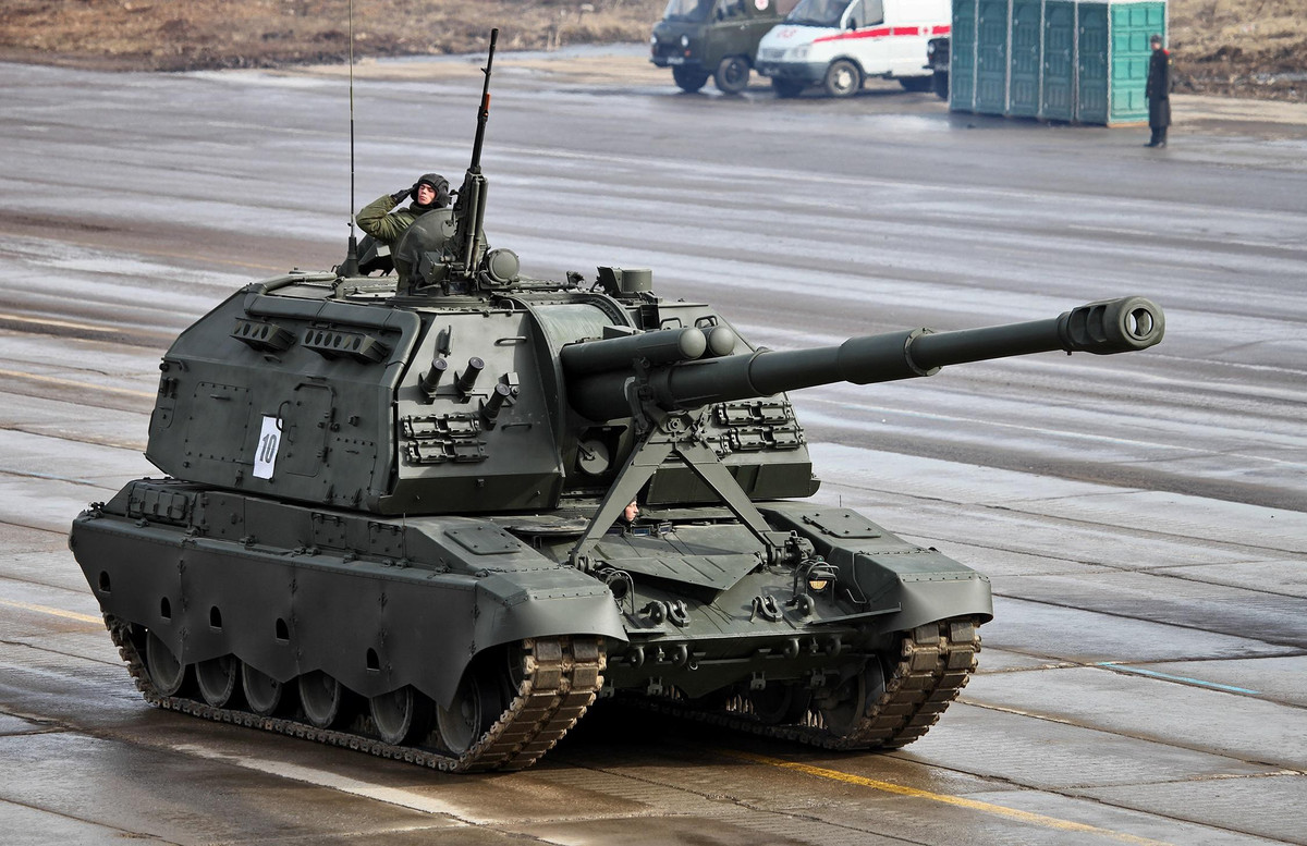 Tổ hợp pháo tự hành 2S35 nằm trong chương trình tái trang bị cho lực lượng vũ trang Nga. Hiện tại tỷ lệ vũ khí mới, ví dụ như ở quân khu phía Nam, theo đảm bảo của các tướng lĩnh Nga, đã lên tới 70%.