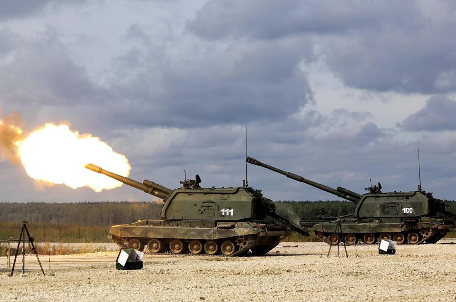 Báo chí Ukraine đang tỏ ra đặc biệt lo ngại trước việc tăng cường các khẩu lựu pháo tự hành 2S35 cho những đơn vị trên, Kiev lo ngại rằng chúng có thể giúp sức quân ly khai từ phía bên kia biên giới trong trường hợp nổ ra xung đột.