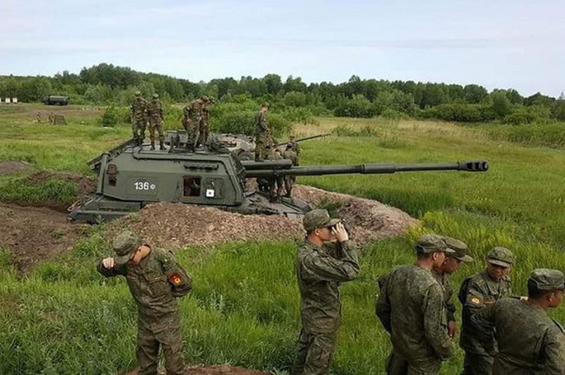 Không chỉ có vậy, lực lượng vũ trang của Cộng hòa nhân dân Donest và Lugansk tự xưng (DPR và LPR) cũng được cho là nằm dưới sự quản lý và được bao bọc bởi tập đoàn quân hùng mạnh nói trên.