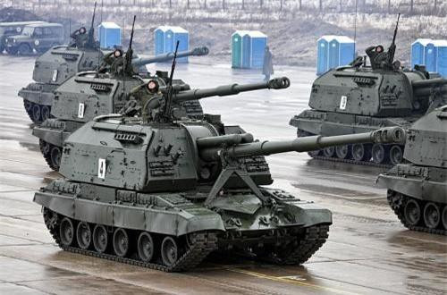 Về phần Nga, nước này vẫn bác bỏ việc có liên quan đến cuộc xung đột miền Đông Ukraine, họ khẳng định hoạt động điều quân là bình thường và chỉ nhằm mục đích phòng vệ.