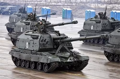 Về phần Nga, nước này vẫn bác bỏ việc có liên quan đến cuộc xung đột miền Đông Ukraine, họ khẳng định hoạt động điều quân là bình thường và chỉ nhằm mục đích phòng vệ.