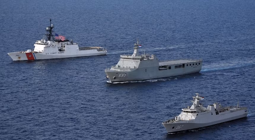 Ưu điểm lớn nhất của các tàu đổ bộ lớp Makassar đó là nó có giá thành chế tạo khá rẻ, chỉ từ 37 cho tới tối đa 45 triệu USD tùy theo cấu hình và thiết bị đi kèm.