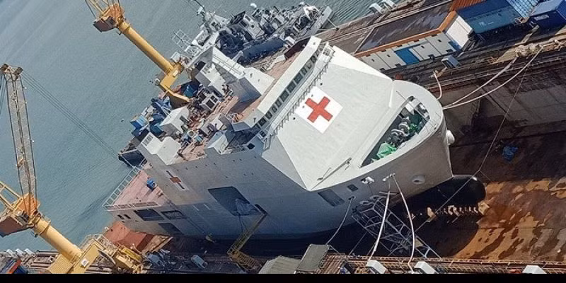 Dù được thiết kế dựa trên lớp tàu đổ bộ Makassar, tuy nhiên chiếc Wahidin Soedirohusodo của Indonesia lại là một tàu bệnh viện.