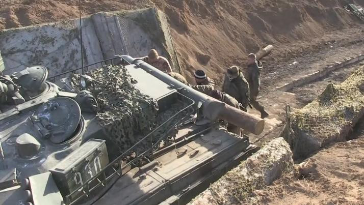 Với máy đo đường đạn chính xác, T-64B1M có thể ẩn sâu dưới hào và dội pháo vào các mục tiêu của lực lượng dân quân nổi dậy tại miền Đông Ukraine.