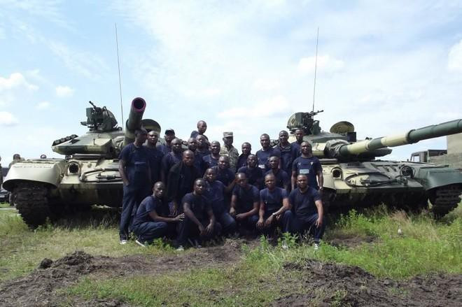 Theo số liệu do Viện Nghiên cứu Hòa bình Quốc tế Stockholm - SIPRI công bố, trong năm 2013, Ukraine và Cộng hòa Dân chủ Congo đã ký hợp đồng cung cấp 50 xe tăng chiến đấu chủ lực T-64A, tất cả sẽ được nâng cấp lên chuẩn T-64B1M trước khi bàn giao.