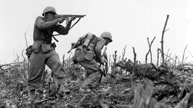 Ra đời từ thập niên 20, tiểu liên Tommy gun hay còn có tên gọi khác là Thompson là một trong những loại vũ khí từng rất được ưa thích bởi những tên trùm Mafia của Mỹ.