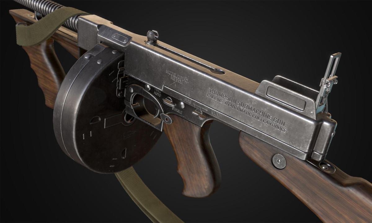 Nhưng đến năm 1939, Anh tham gia Thế chiến II mà không có đủ vũ khí và đạn dược cần thiết. Họ đã mua về nhiều khẩu Thompson M1928 và gần như ngay lập tức quân đội đón nhận khẩu tiểu liên này bởi hỏa lực của nó rất mạnh, đặc biệt hữu dụng trong những tình huống giao chiến trong khu vực chật hẹp.