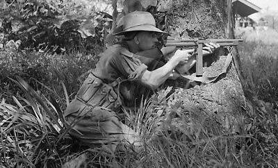 Tuy nhiên, một vấn đề của súng Thompson đó là nó không có một nguồn khách hàng dồi dào, cho dù mẫu Thompson M1928, được coi là khẩu tốt nhất của dòng súng tiểu liên này ra đời sau đó không lâu.