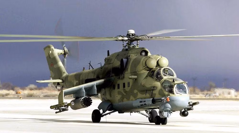 Các nhà thiết kế của Mi-24 đã chế tạo nó theo cách khó bị tiêu diệt nhất. Thân máy bay được bọc các tấm thép dày, đủ khả năng sống sót trước đòn tấn công trực tiếp của đạn .50 caliber.