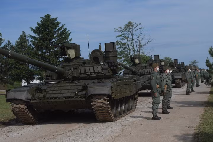 Vũ khí chính của T-72MS "Đại bàng trắng" là khẩu pháo 125 mm nòng trơn 2A46M, dĩ nhiên nó có sức mạnh không bằng loại 2A46M-5 cải tiến lắp trên T-72B3 hay T-90, nhưng vẫn tỏ ra rất đáng gờm.