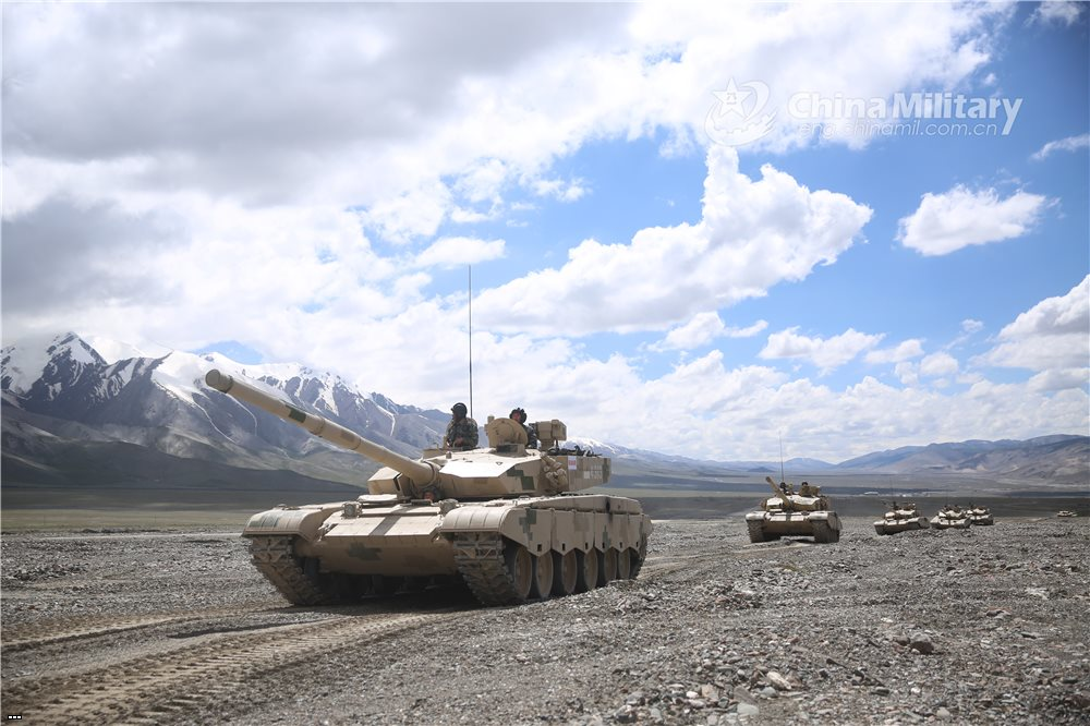 Hệ thống thông tin liên lạc của xe tăng VT-4 cũng được đánh giá là cực kỳ đáng giá, đáp ứng tốt mọi nhu cầu liên lạc trên chiến trường giữa xe tăng với xe tăng hoặc xe tăng với trung tâm chỉ huy.