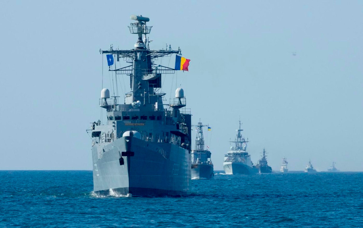 Các tàu chiến của NATO với màn diễu hành cực kỳ hoành tráng ngay tại "sân sau" của Hải quân Nga.