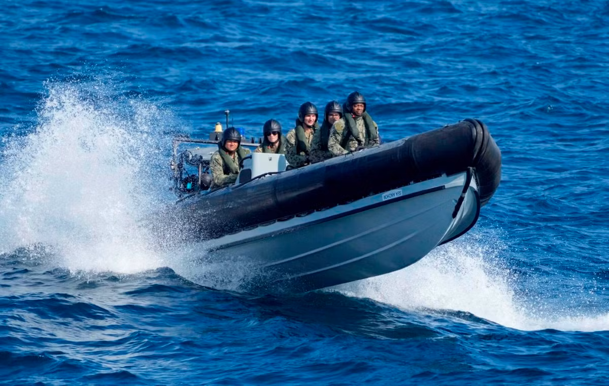 Thủy thủ trên tàu khu trục USS Ross của Mỹ tham gia cuộc tập trận Sea Breeze 2021 trên biển Đen.