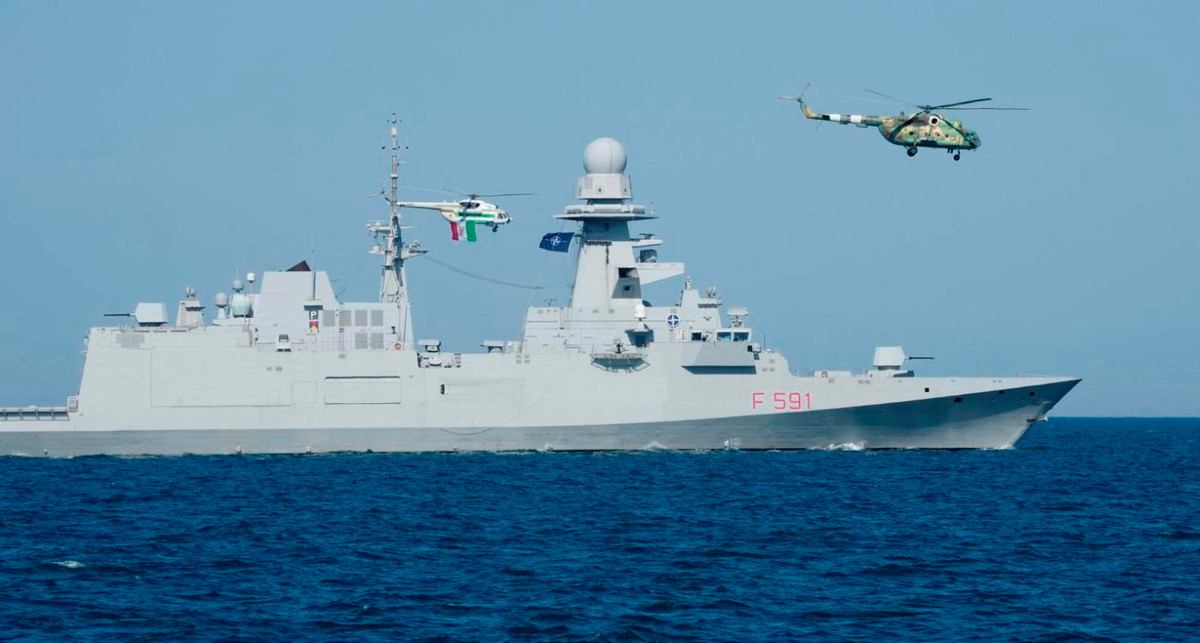 Khinh hạm Italia chiếc Virginio Fasan xuất hiện trên biển Đen trong khuôn khổ cuộc tập trận Sea Breeze 2021. Sự xuất hiện của tàu chiến Italia khiến căng thẳng trong khu vực này leo thang lên tới đỉnh điểm.