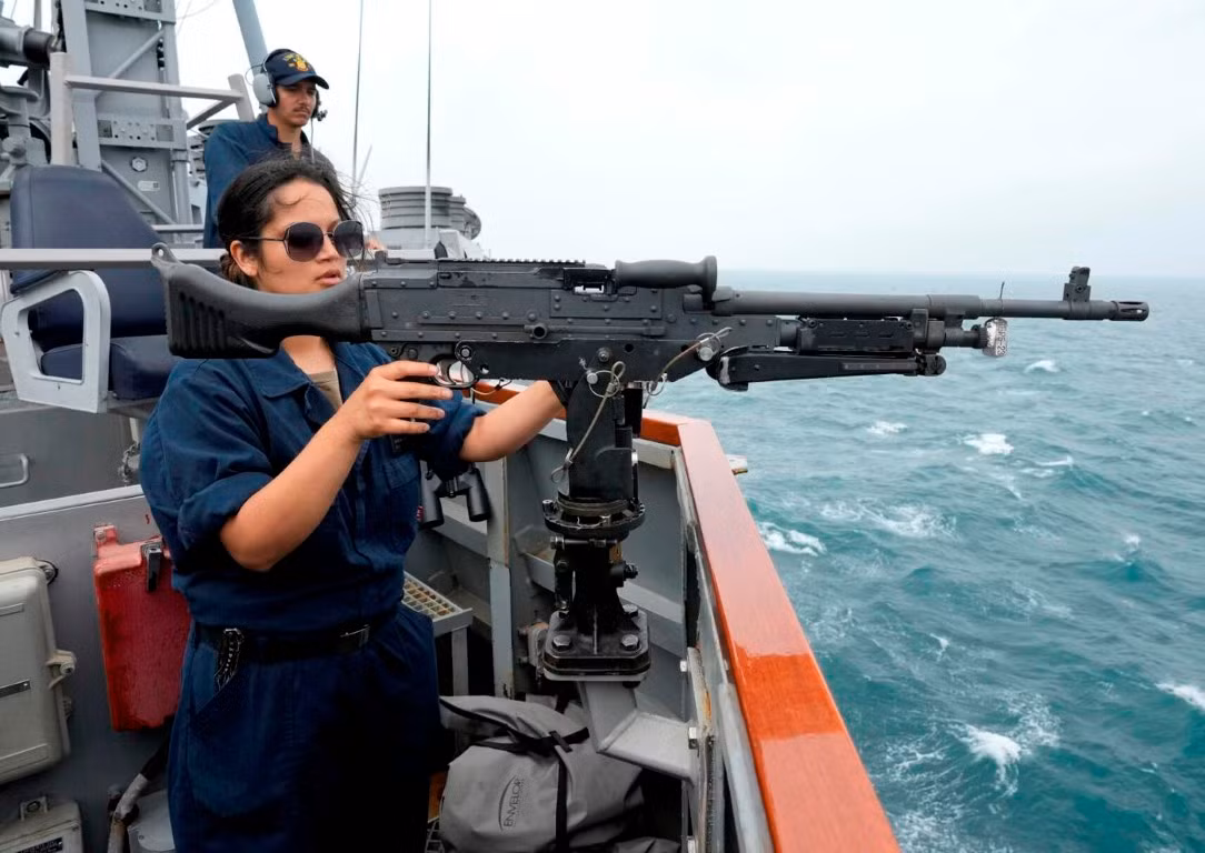 Tất nhiên là không có viên đạn nào được cả hai bên khai hỏa vào nhau, thực tế việc Nga khai hỏa rằn mặt tàu chiến HMS Defender của Anh, vẫn là điều gây tranh cãi, khi nguồn tin từ phía Hải quân Hoàng gia Anh, từ chối việc đã bị phi cơ Nga bắn rằn mặt.