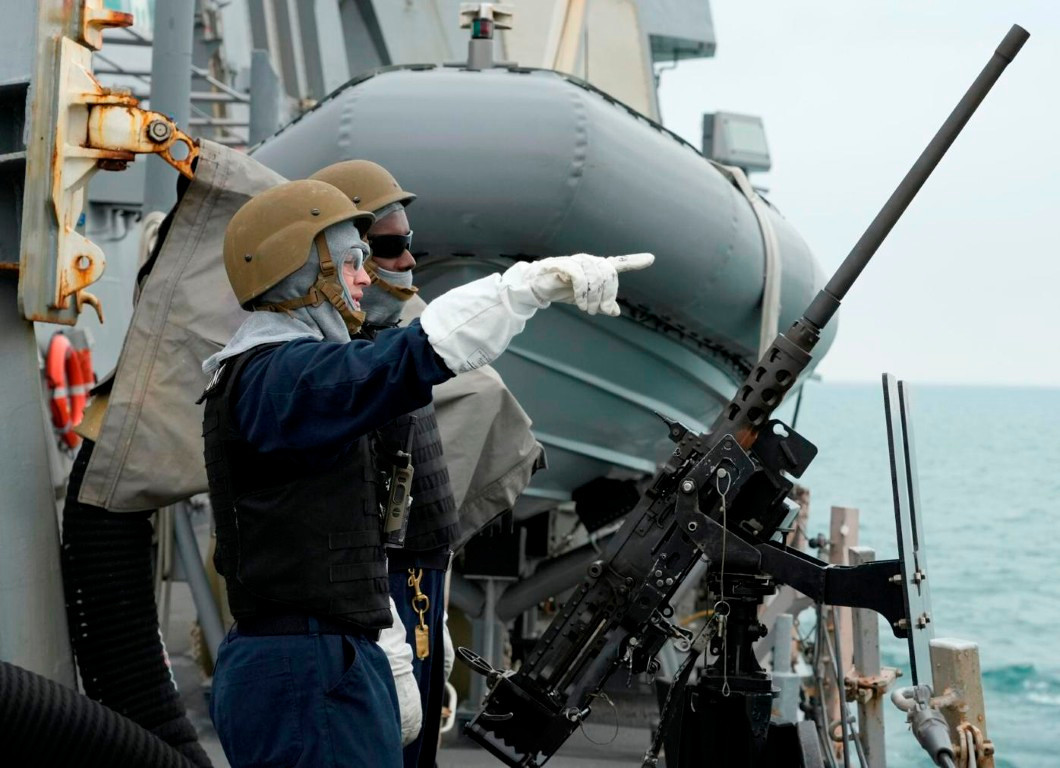 Ngày 7/7, toàn bộ thủy thủ trên tàu USS Ross vào vị trí chiến đấu sau khi phát hiện một máy bay chiến đấu Nga xuất hiện gần khu vực diễn ra tập trận.