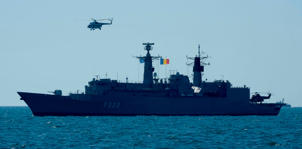 Khinh hạm của Hải quân Romania tham gia cuộc tập trận chung trên biển Đen với các tàu chiến NATO.