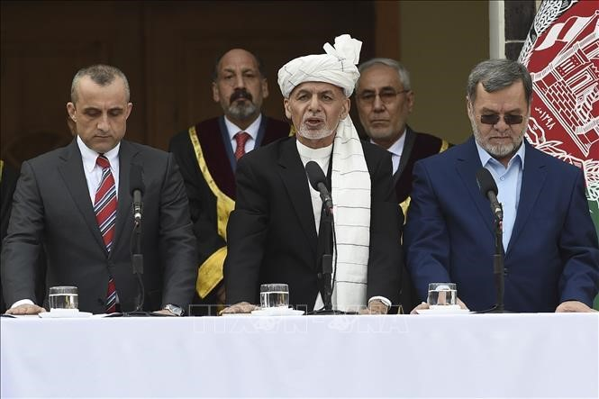 Ngày 17/8, sau khi Tổng thống Ashraf Ghani tháo chạy khỏi Kabul, ngay lập tức Phó Tổng thống thứ nhất của Afghanistan Amrullah Saleh tuyên bố ông sẽ là "Tổng thống lâm thời hợp pháp" của quốc gia này.