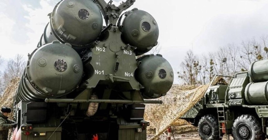 Lý do nằm ở chỗ vị trí triển khai S-400 chỉ nằm cách biên giới Ba Lan khoảng 4 km, trong trường hợp xảy ra bất kỳ cuộc xung đột nào với NATO, khu vực trên sẽ bị phá hủy nhanh chóng chỉ bằng một chiếc xe tăng thông thường do nằm hoàn toàn trong tầm bắn thẳng.