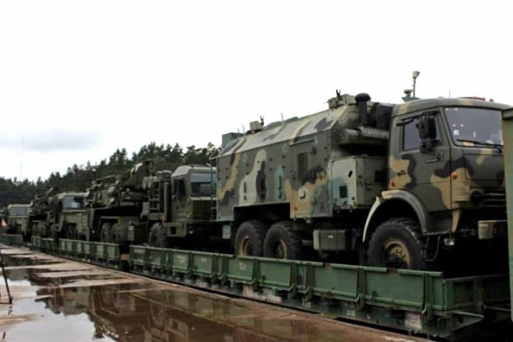 Bộ Quốc phòng Nga mới đây đã điều động một trung đoàn tên lửa phòng không tầm xa S-400 Triumf tới triển khai thường trực trên lãnh thổ quốc gia láng giềng Belarus.