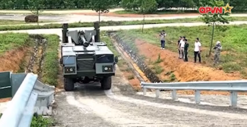 Đây là lần đầu tiên, Việt Nam có khả năng chế tạo pháo tự hành cỡ lớn tới như vậy. Khẩu pháo tự hành được chế tạo trên cơ sở học hỏi kinh nghiệm, từ pháo tự hành Jupiter I.