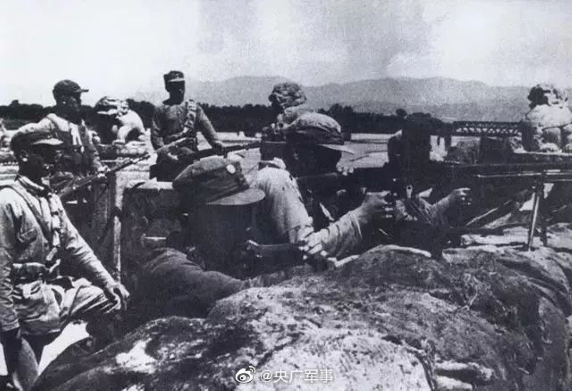 Tới 11 giờ đêm, hai bên chính thức đụng độ, lính Nhật dùng súng trường và súng máy tấn công trả đũa toán lính Trung Quốc, trong khi đó phía Trung Quốc dù có trang bị thô sơ hơn, nhưng lại có quân số đông hơn.