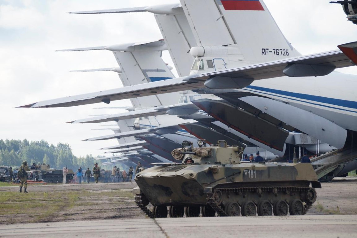 Theo nhà quan sát của tờ báo kinh doanh Vzglyad - ông Alexander Timokhin, cần tập trung sự chú ý đến việc Tổng thống Nga Vladimir Putin gần đây tuyên bố cần đẩy nhanh sự phát triển ngành hàng không vận tải của Lực lượng Hàng không Vũ trụ Nga.