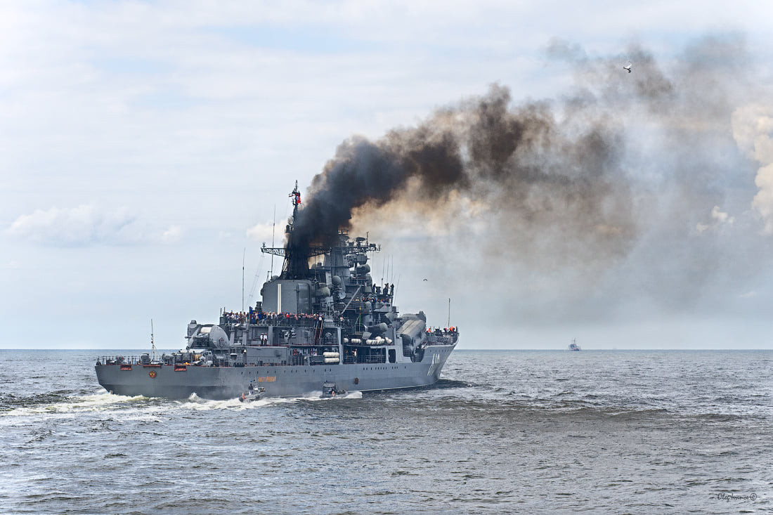 Trong các chuyến hải trình qua vùng biển quốc tế của mình trong quá khứ, các tàu chiến Nga luôn khiến dư luận hoang mang, do thải ra quá nhiều khói đen.