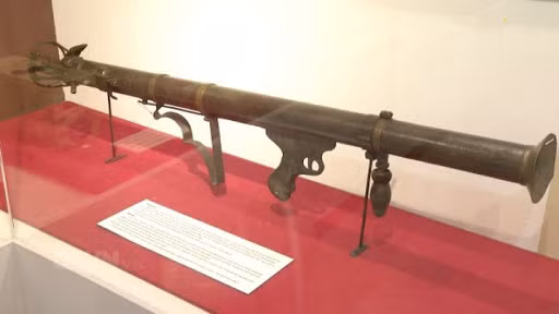 “Gia san” vu khi cua Thieu tuong, Giao su, Vien si Tran Dai Nghia-Hinh-2