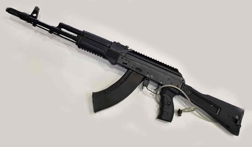 Súng trường tấn công AK-203 thuộc họ Kalashnikov đã cân bằng được tính thẩm mỹ và độ tiện dụng và khả năng bắn chính xác giống như súng trường phương Tây, trong khi vẫn đảm bảo được độ công phá mạnh.