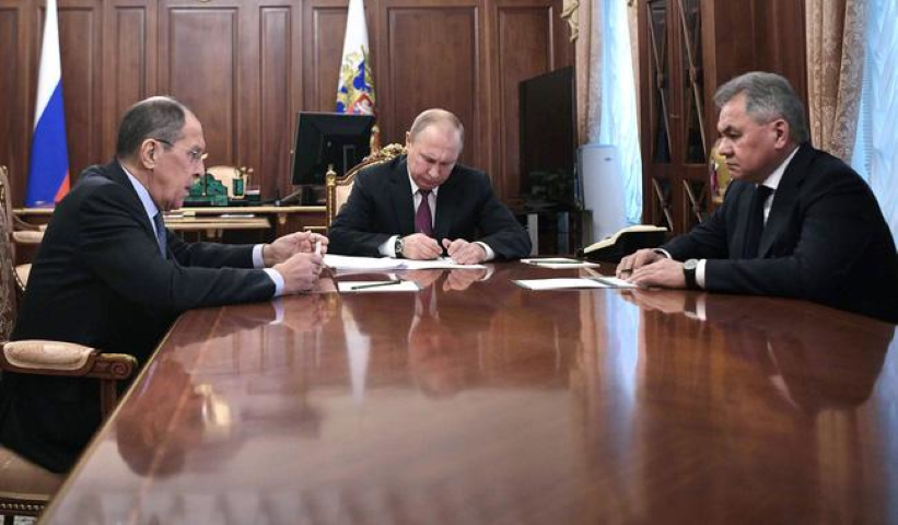 Tổng thống Putin đến Ấn Độ cùng Bộ trưởng Quốc phòng Sergei Shoigu và Ngoại trưởng Sergei Lavrov, nhằm tăng cường quan hệ song phương thông qua các thỏa thuận hợp tác quốc phòng và kỹ thuật có hiệu lực đến năm 2031.