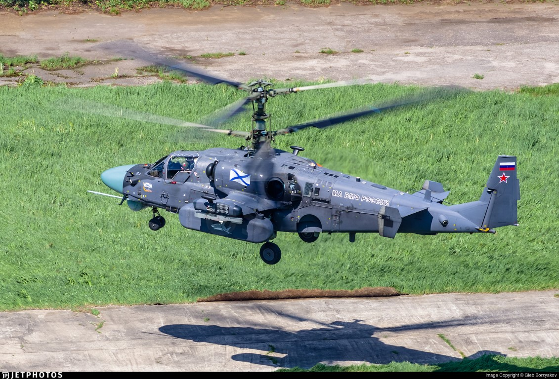 Các cải tiến của Ka-52K Katran, được cho là để tối ưu hóa khả năng cất - hạ cánh và hoạt động trên tàu chiến của hải quân. So với phiên bản Ka-50 và Ka-52, Ka-52K có trọng lượng cất cánh tối đa cao hơn, kèm theo đó là kính buồng lái có thiết kế mới.