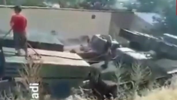 Khi bị hệ thống pháo phản lực phóng loạt tấn công, cách tốt nhất là phải tháo lui thật nhanh để bảo toàn lực lượng.