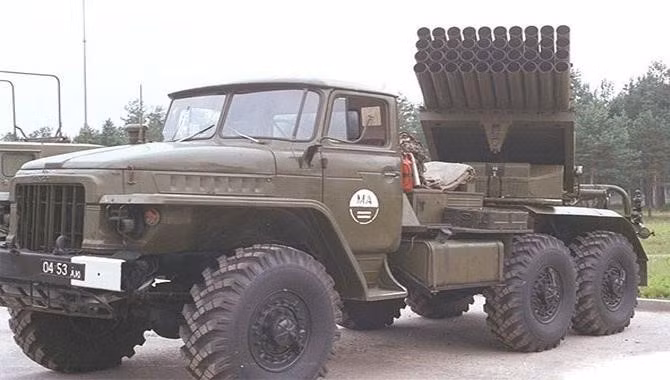 Các xe này được trang bị động cơ diesel hoặc xăng với công suất khoảng 180-200 mã lực giúp xe có thể cơ động với vận tốc khoảng 75km/h, tầm hoạt động 750km.