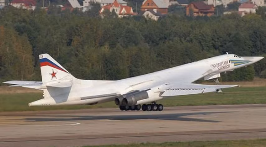 Giới phân tích Trung Quốc sau khi tham khảo một vài nguồn tin cho biết, nhiều chuyên gia quân sự Mỹ gọi việc chuẩn bị cho các hoạt động của máy bay ném bom Tu-160 ở Vịnh Mexico là bước đi chưa từng có của Moskva.