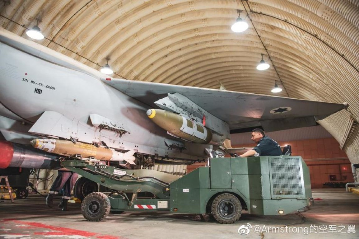 Ngoài ra, chiến đấu cơ F-16D cũng được sử dụng trong các phi vụ oanh kích với hiệu quả được đánh giá là khá cao.