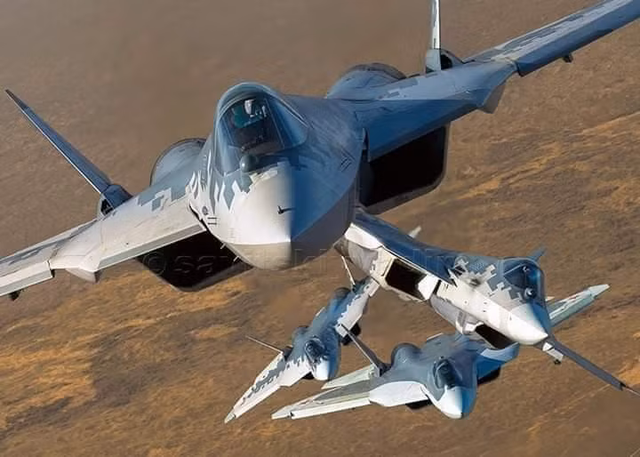 “Phi công thứ hai sẽ có thể giao các nhiệm vụ chiến đấu rủi ro hơn cho máy bay không người lái, chẳng hạn như phóng vũ khí hoặc sử dụng radar chủ động để tìm tiêm kích của đối phương".