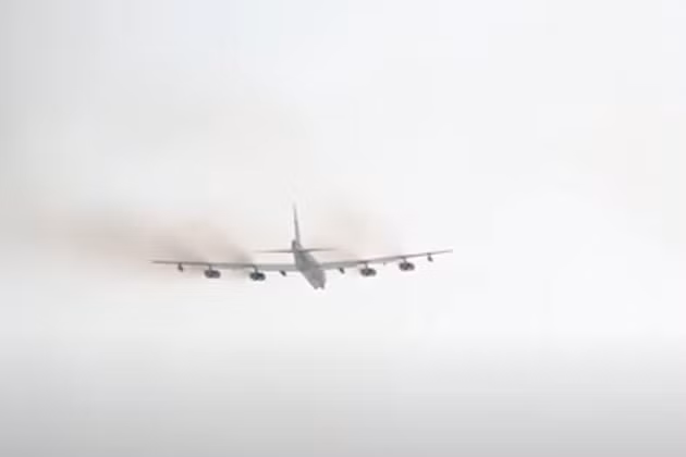 Tờ Avia của Nga cho biết, nhiều nguồn tin đã khẳng định, ít nhất một tên lửa đất đối không đã được phóng lên nhắm vào máy bay ném bom B-52, tuy nhiên quả tên lửa đã phóng trượt.