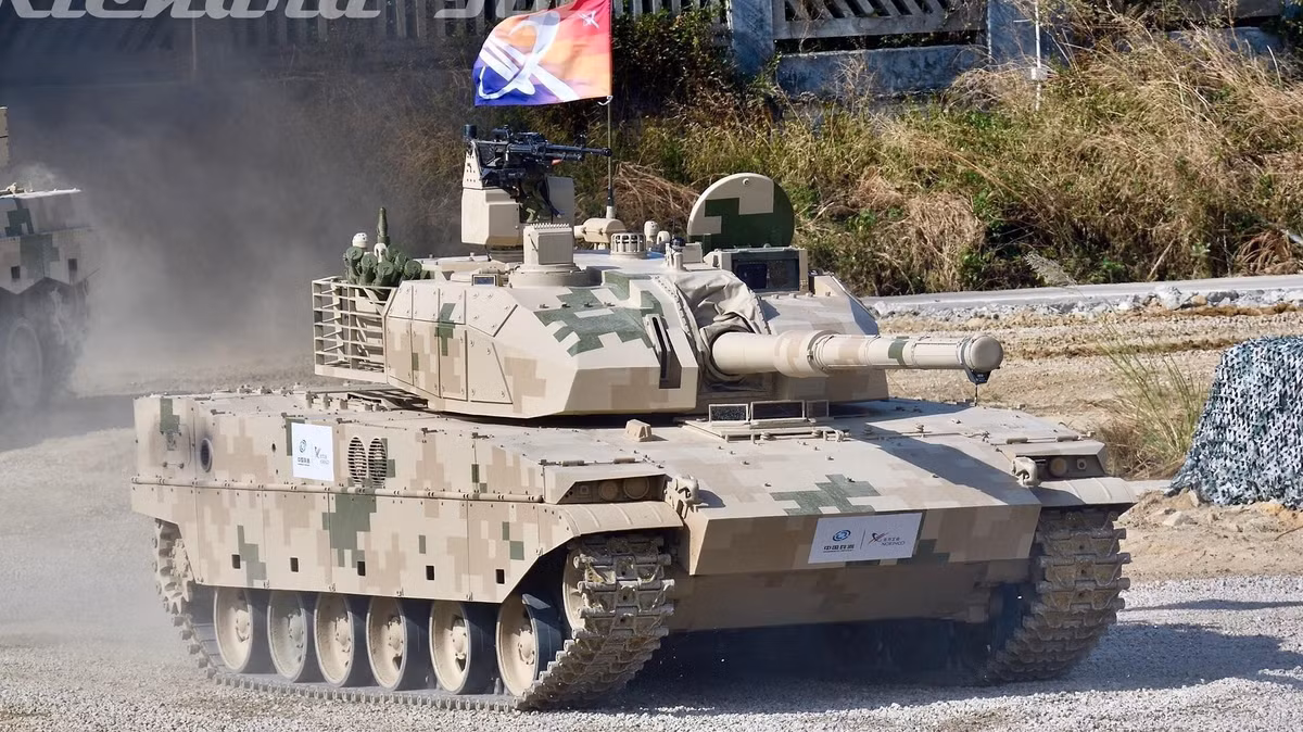 Sau khi nhận bàn giao, trung đoàn đưa số xe tăng hạng nhẹ Type 15 tới diễn tập tại khu vực lạnh giá ở độ cao 4.300 m để huấn luyện khả năng thích ứng, nhằm nhanh chóng đạt khả năng sẵn sàng chiến đấu.