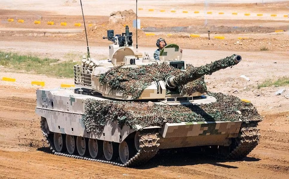 Ngoài xe tăng Type 15, trung đoàn này còn nhận một số xe cứu thương bọc thép. Đơn vị này dự kiến tiếp nhận nhiều loại vũ khí và trang bị chuyên cho tác chiến ở độ cao lớn, trung tá Liu Xudong, phó trung đoàn trưởng, cho biết.