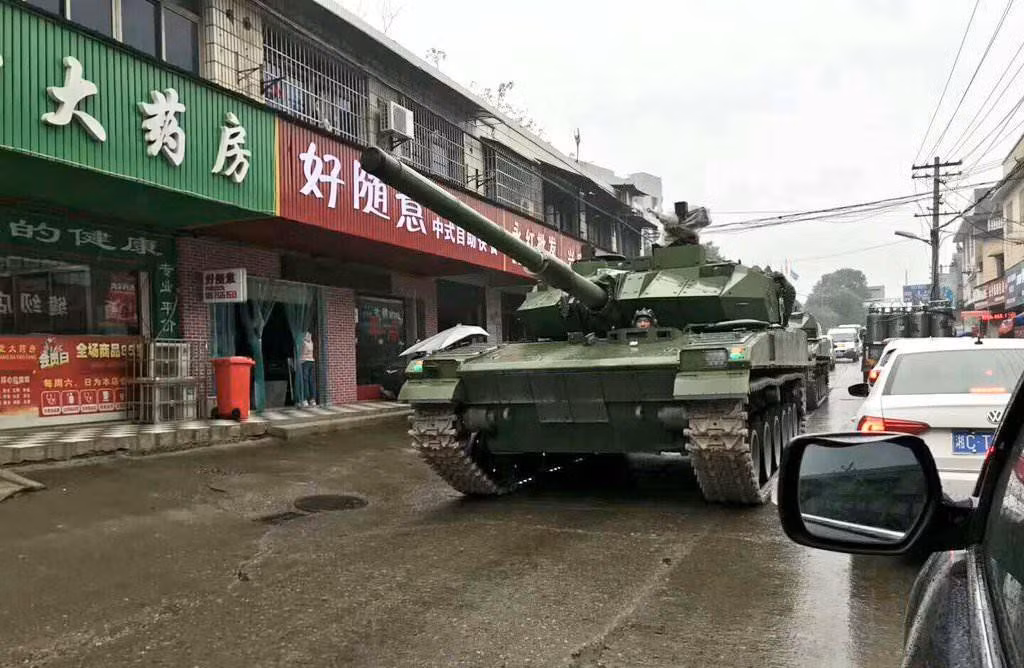 Chiếc chiến xa với cách phân loại độc đáo này được xem như phiên bản đơn giản hóa của xe tăng chủ lực Type 96A bằng việc giảm cỡ nòng pháo chính cũng như loại bỏ bớt giáp bảo vệ.