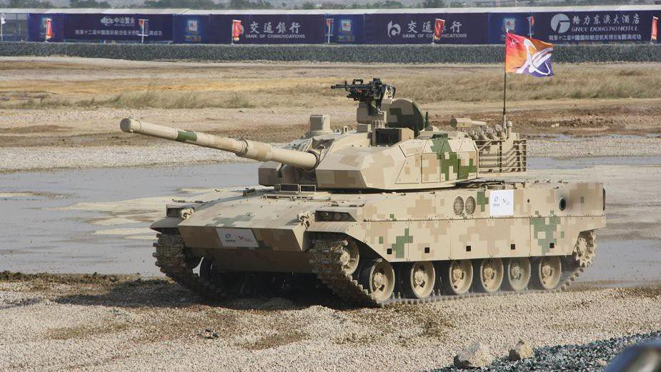 Type 15 có trọng lượng khoảng 35 tấn, tương đương với xe tăng Type 59, được lắp động cơ diesel tăng áp công suất 600 mã lực, cho vận tốc tối đa 70 km/h, tầm hoạt động 400 km. Loại xe tăng này có thể leo được dốc ở độ nghiêng 60o, vượt vật cản cao 0,8 m, vượt hào rộng 2,5 m và lội nước sâu 1 m.