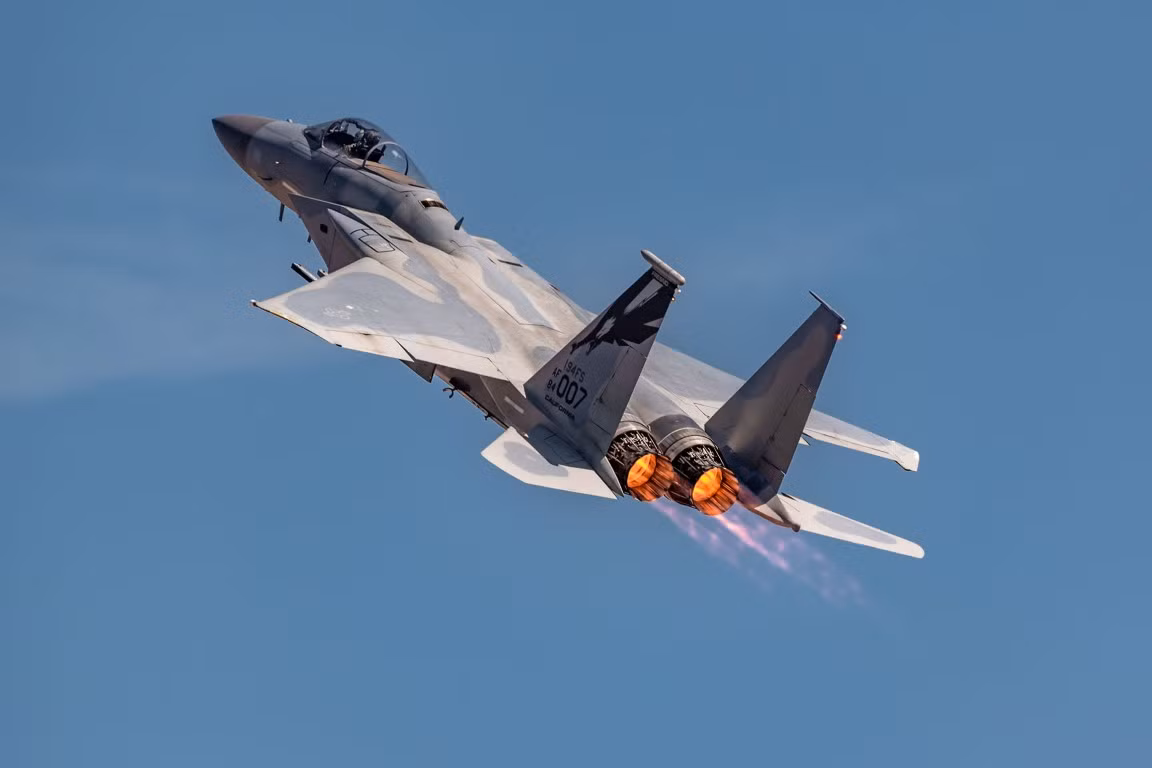 Mặc dù phía Mỹ không tiết lộ chính xác khoảng cách kỷ lục của pha bắn hạ mục tiêu này là bao xa, tuy nhiên lực lượng này lại tiết lộ loại tên lửa được dùng là AIM-120 AMRAAM.