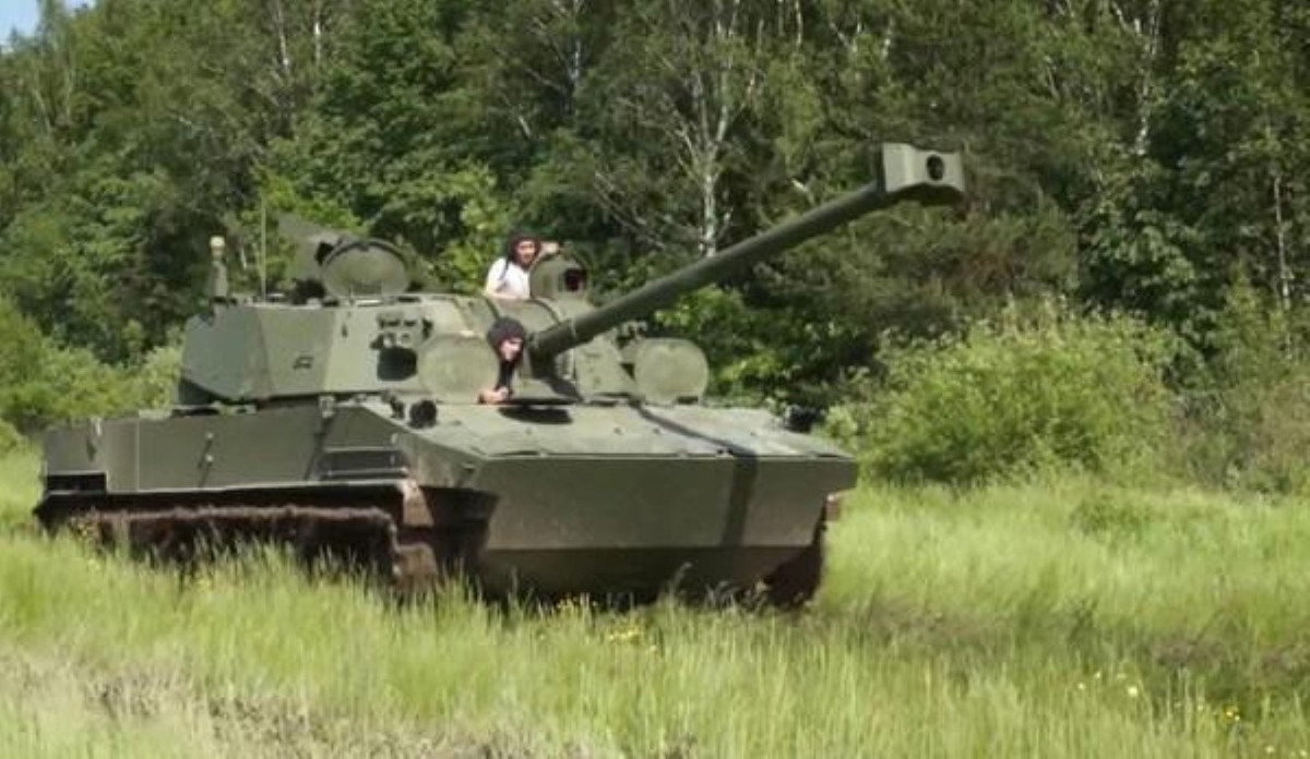 Cối tự hành 2S42 Lotos được đặt trên khung gầm xe chiến đấu đổ bộ đường không BMD-4M nên cho độ cơ động khá tốt.