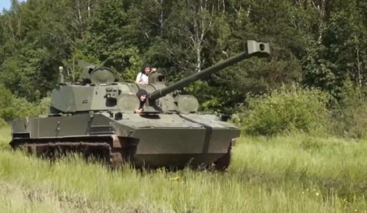 Cối tự hành 2S42 Lotos được đặt trên khung gầm xe chiến đấu đổ bộ đường không BMD-4M nên cho độ cơ động khá tốt.