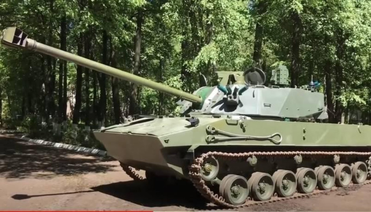 Với trọng lượng chỉ 18 tấn, lại được trang bị động cơ 450 mã lực giúp cho cối tự hành có thể đạt tốc độ tối đa 70 km/h, tầm hoạt động khoảng 500 km.