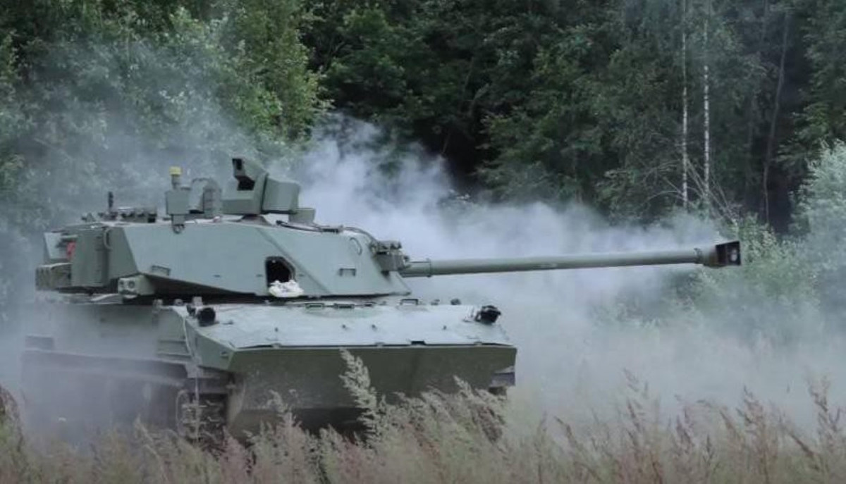 2S42 Lotos được trang bị pháo 120mm cực mạnh, với khả năng khai hỏa lên tới 8 phát/phút.